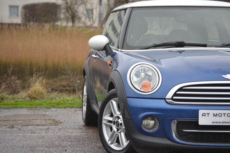 MINI HATCH