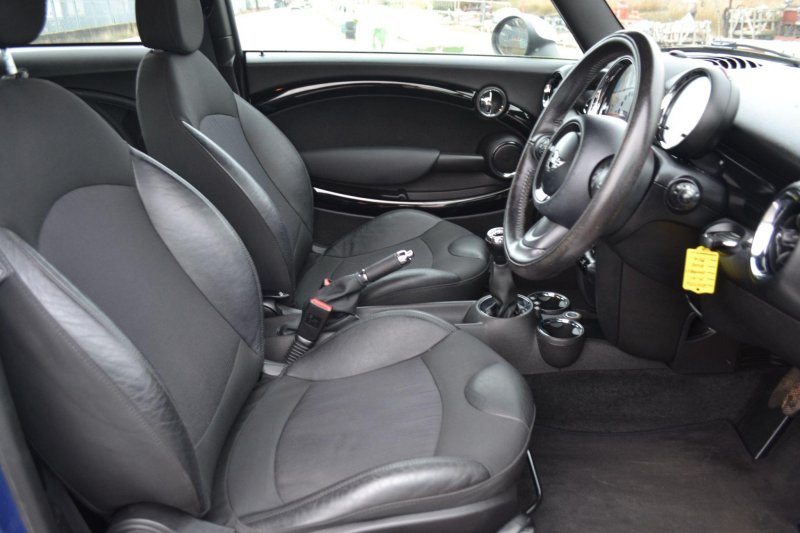 MINI HATCH