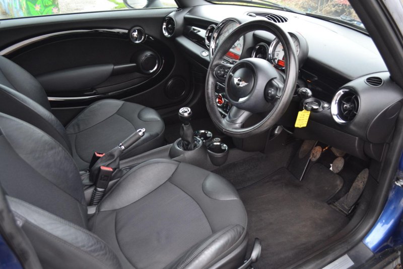 View MINI HATCH 1.6 Cooper D Euro 5 (s/s) 3dr