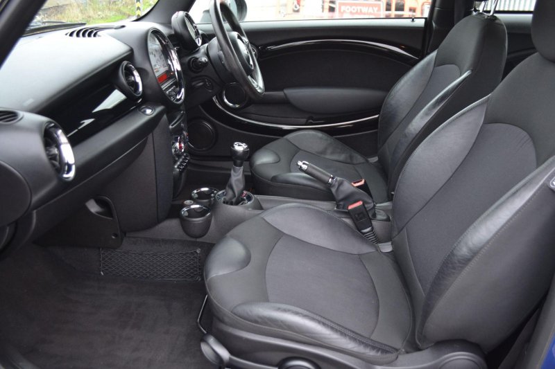 MINI HATCH
