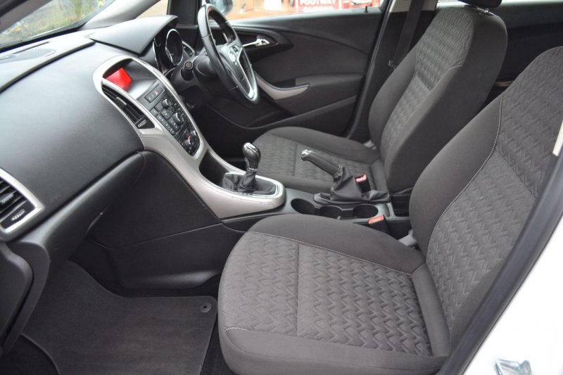 VAUXHALL ASTRA