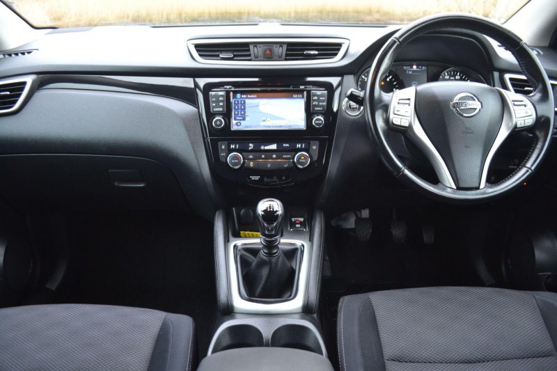View NISSAN QASHQAI 1.5 dCi N-Connecta 2WD Euro 6 (s/s) 5dr