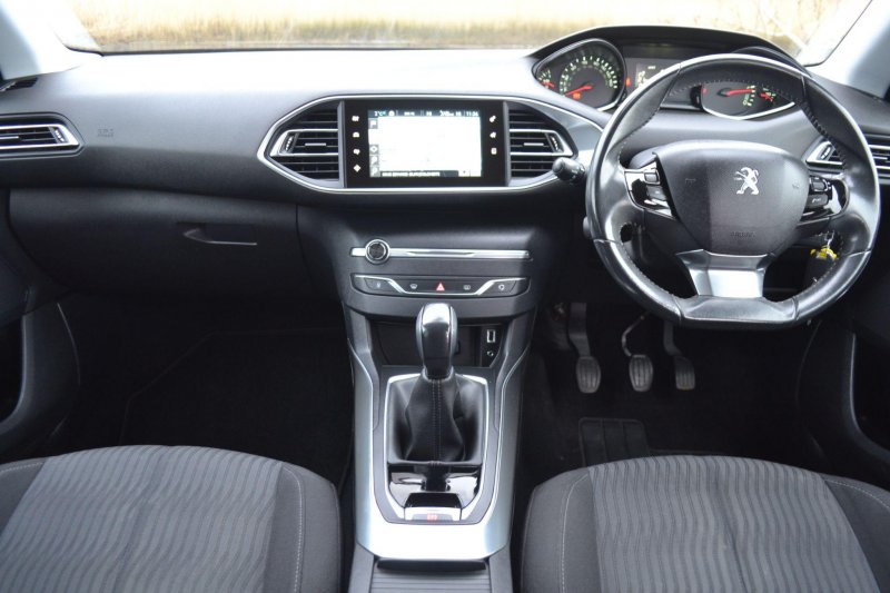 View PEUGEOT 308 1.6 HDi Active Euro 5 5dr