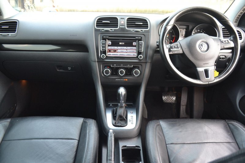View VOLKSWAGEN GOLF 1.6 TDI Match DSG Euro 5 5dr