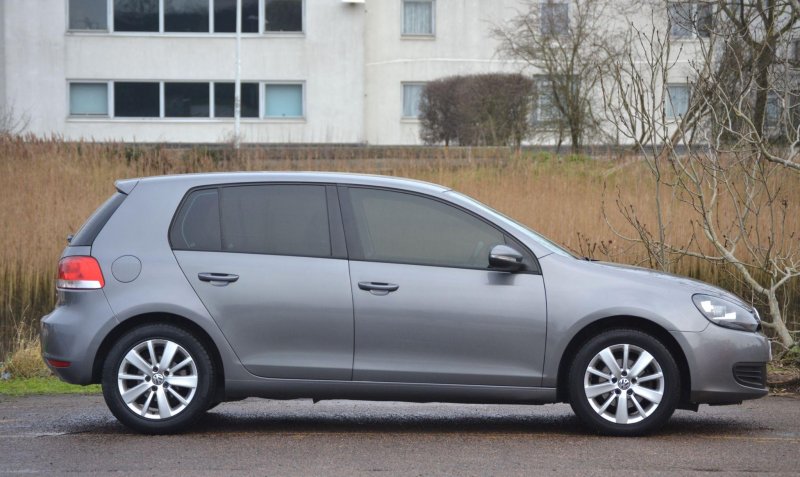VOLKSWAGEN GOLF