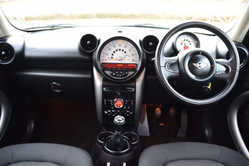 View MINI COUNTRYMAN 1.6 Cooper D Euro 5 (s/s) 5dr