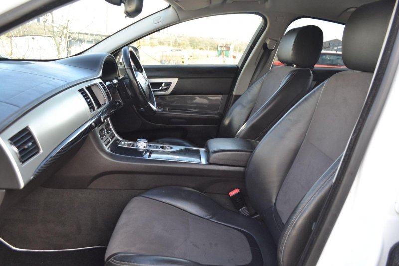 JAGUAR XF
