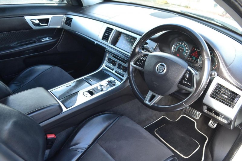 JAGUAR XF