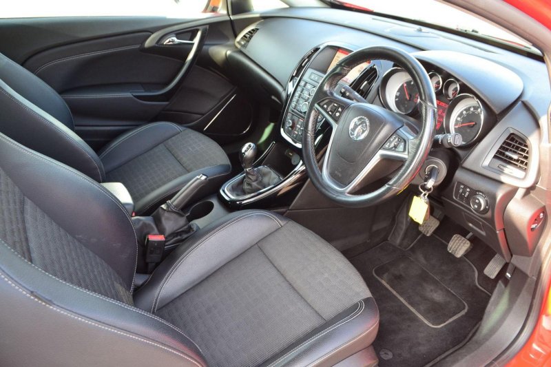 View VAUXHALL ASTRA GTC 1.6 CDTi ecoFLEX SRi Euro 6 (s/s) 3dr