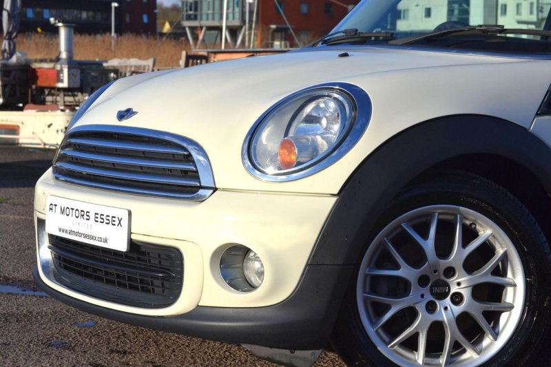 MINI HATCH