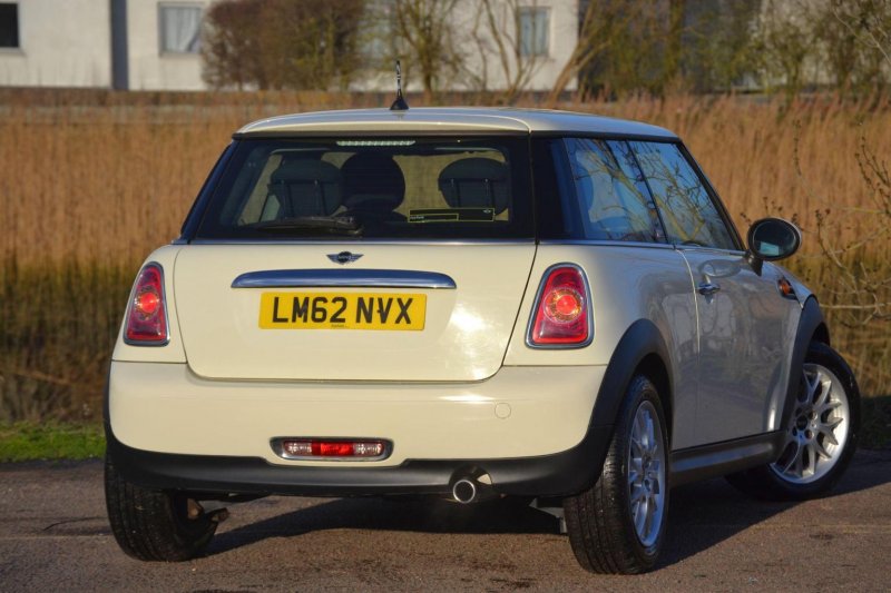 MINI HATCH