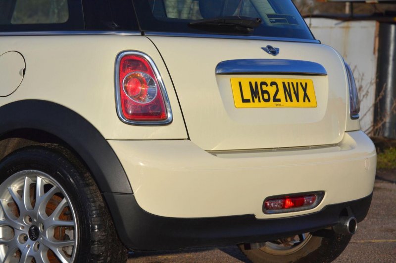 MINI HATCH