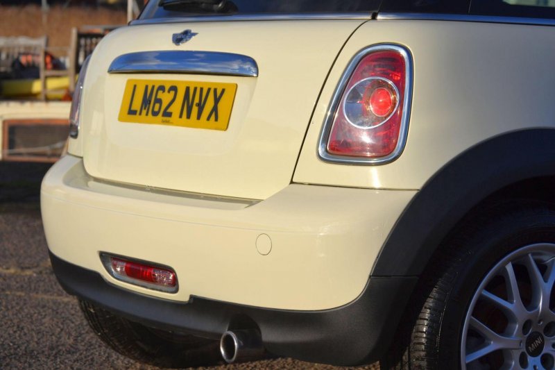 MINI HATCH