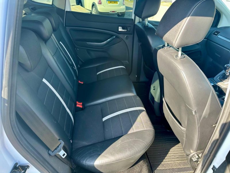 View FORD KUGA 2.0 TDCi Titanium AWD Euro 5 5dr