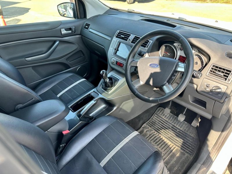 View FORD KUGA 2.0 TDCi Titanium AWD Euro 5 5dr