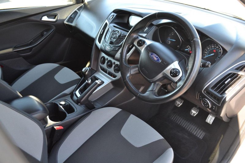FORD FOCUS