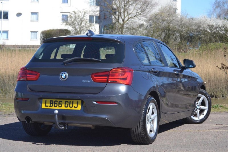 View BMW 1 SERIES 1.5 118i SE Euro 6 (s/s) 5dr
