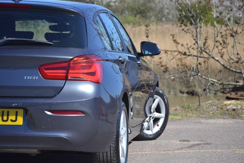 BMW 1 SERIES