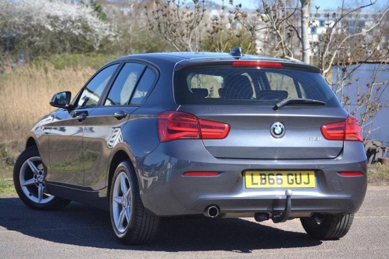 BMW 1 SERIES