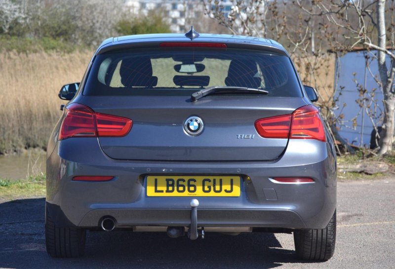 BMW 1 SERIES