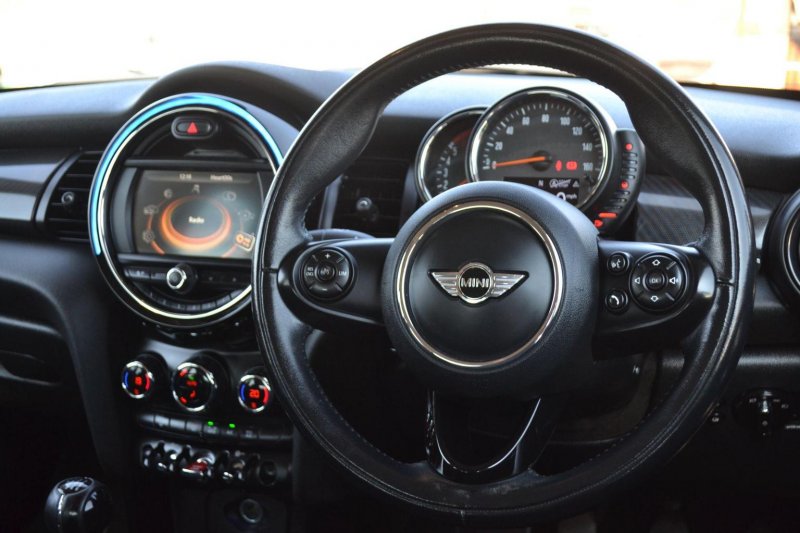 MINI HATCH