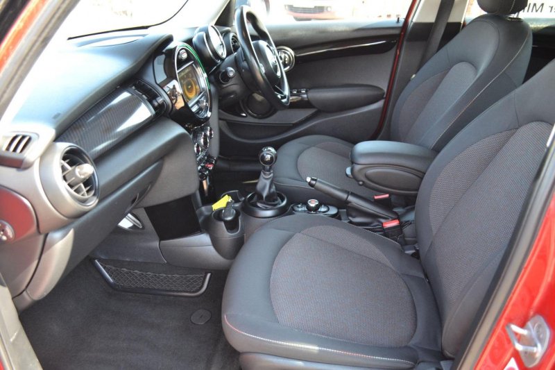 MINI HATCH