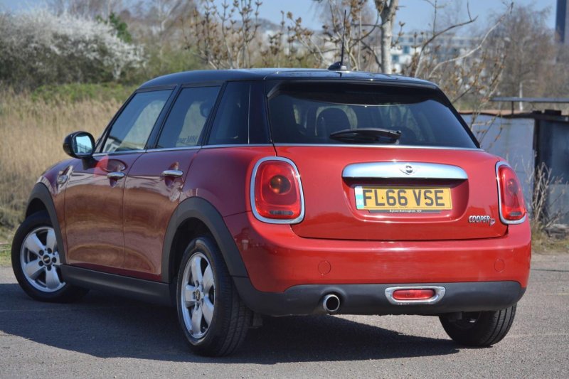 MINI HATCH