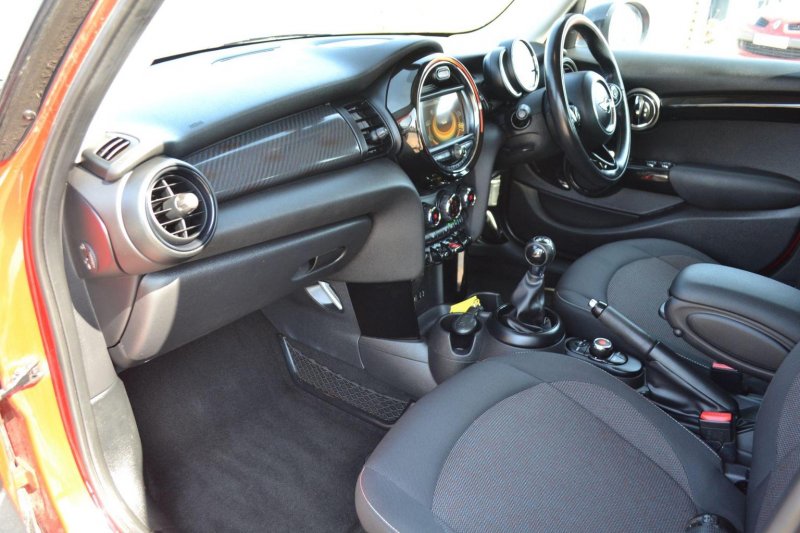 MINI HATCH