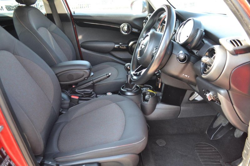 MINI HATCH