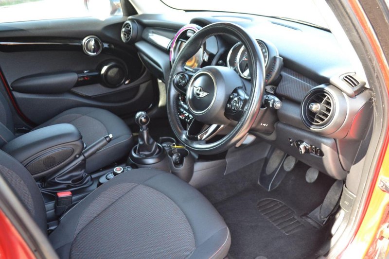 MINI HATCH