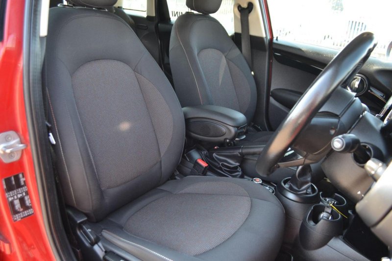 MINI HATCH