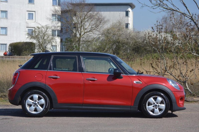 MINI HATCH