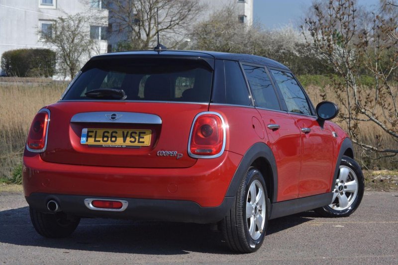 View MINI HATCH 1.5 Cooper D Euro 6 (s/s) 5dr