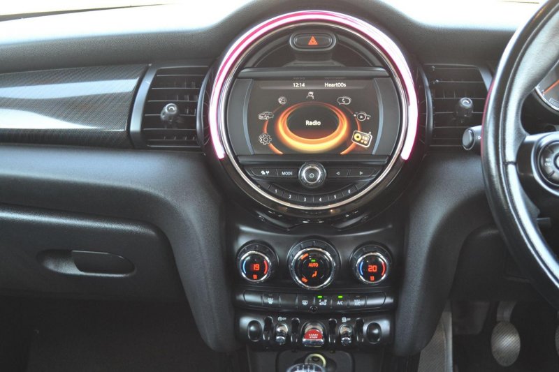 MINI HATCH