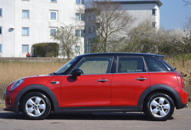 MINI HATCH