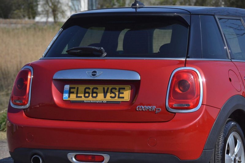 MINI HATCH