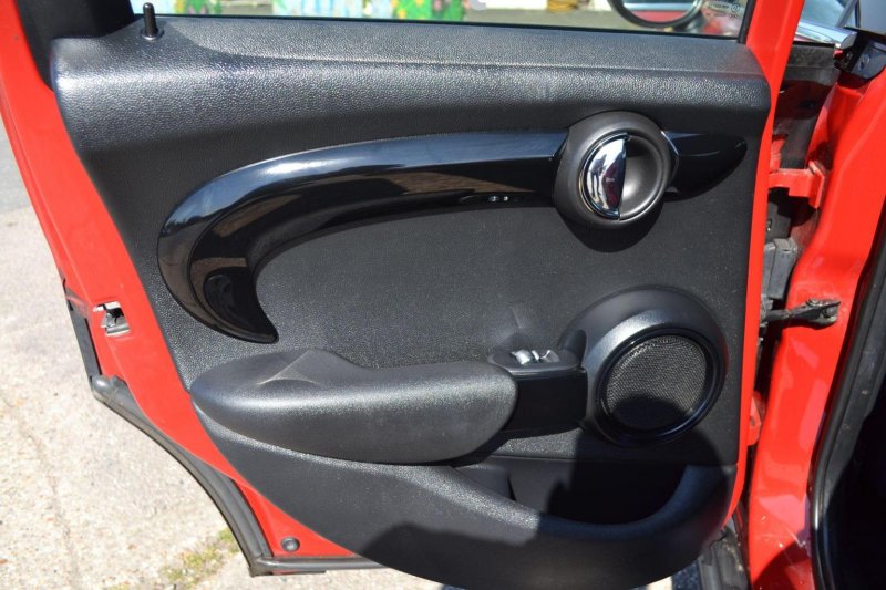 MINI HATCH
