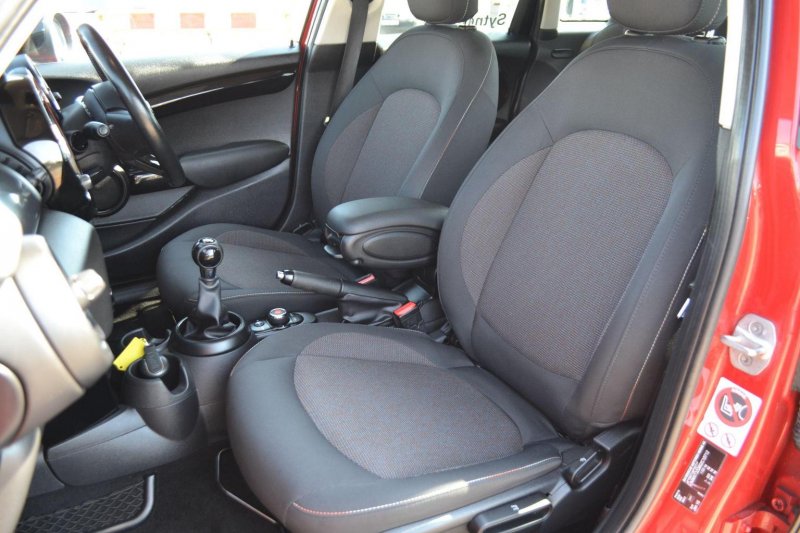 MINI HATCH