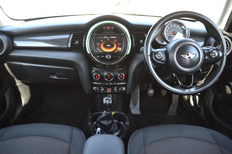 View MINI HATCH 1.5 Cooper D Euro 6 (s/s) 5dr