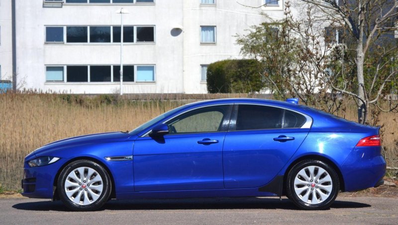 JAGUAR XE