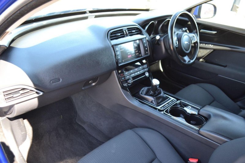 JAGUAR XE