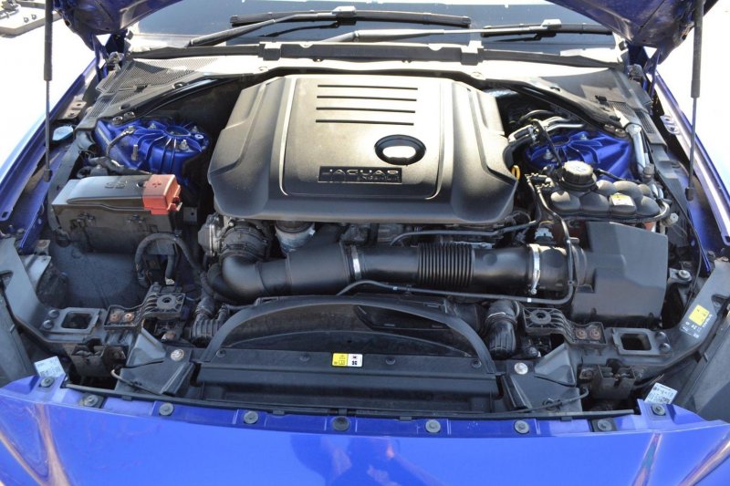 JAGUAR XE