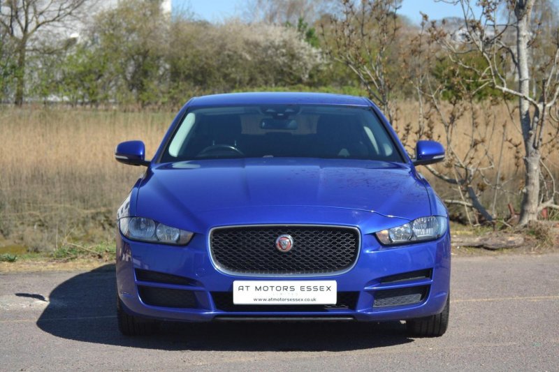 View JAGUAR XE 2.0d SE Euro 6 (s/s) 4dr
