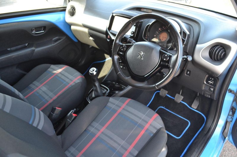 PEUGEOT 108