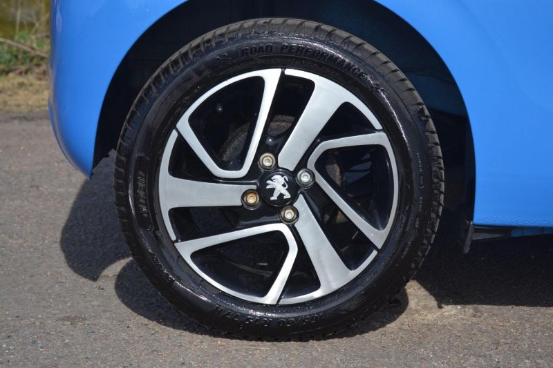 PEUGEOT 108