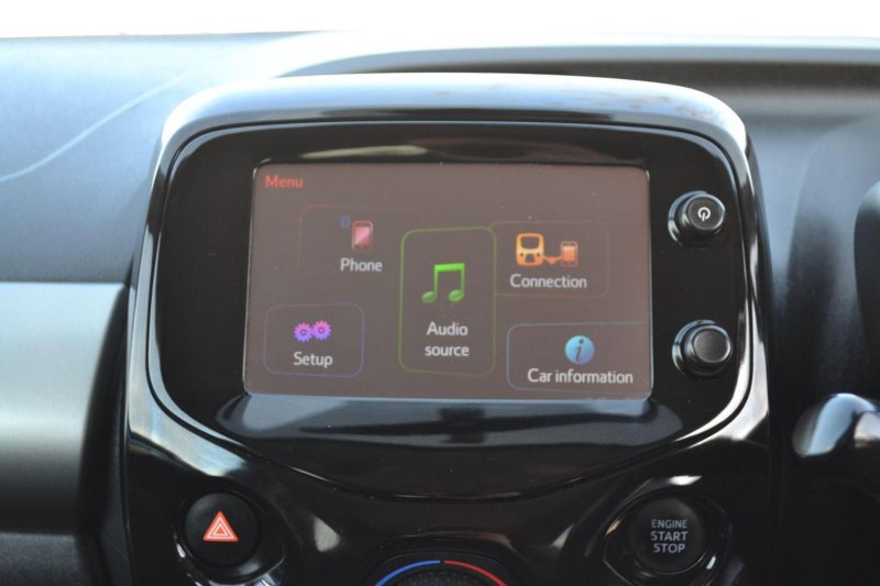 PEUGEOT 108