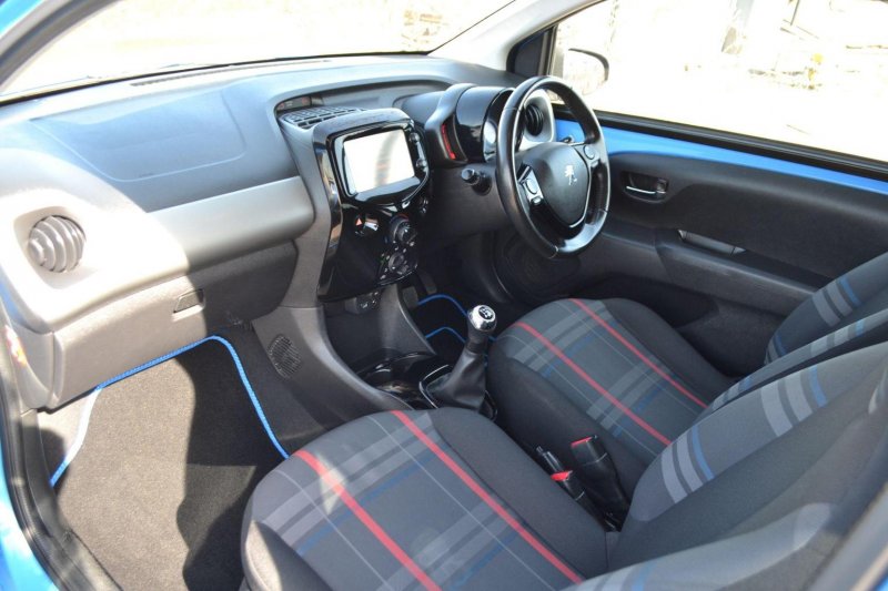 PEUGEOT 108