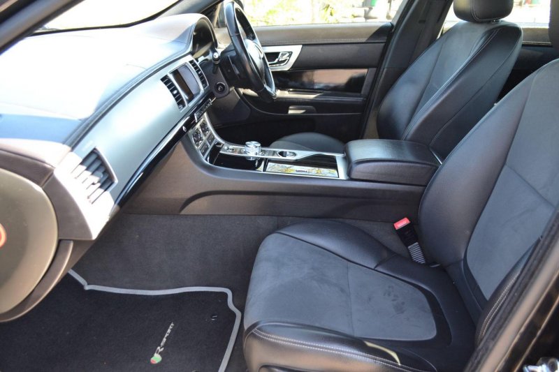 JAGUAR XF