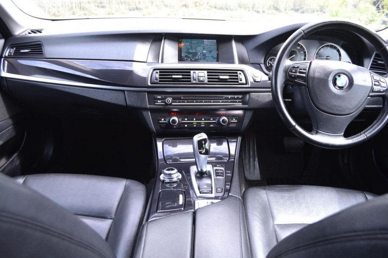 View BMW 5 SERIES 2.0 520d SE Touring Auto Euro 6 (s/s) 5dr