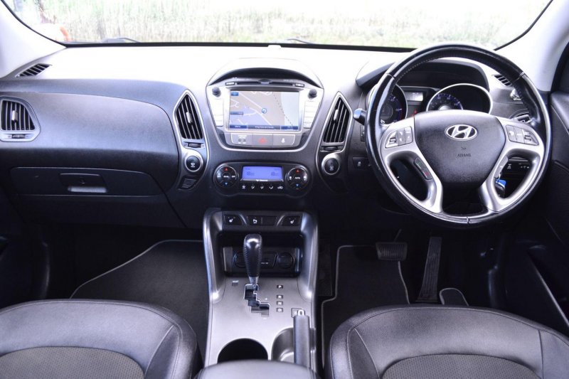 View HYUNDAI IX35 2.0 CRDi SE Auto 4WD Euro 5 5dr (Nav)